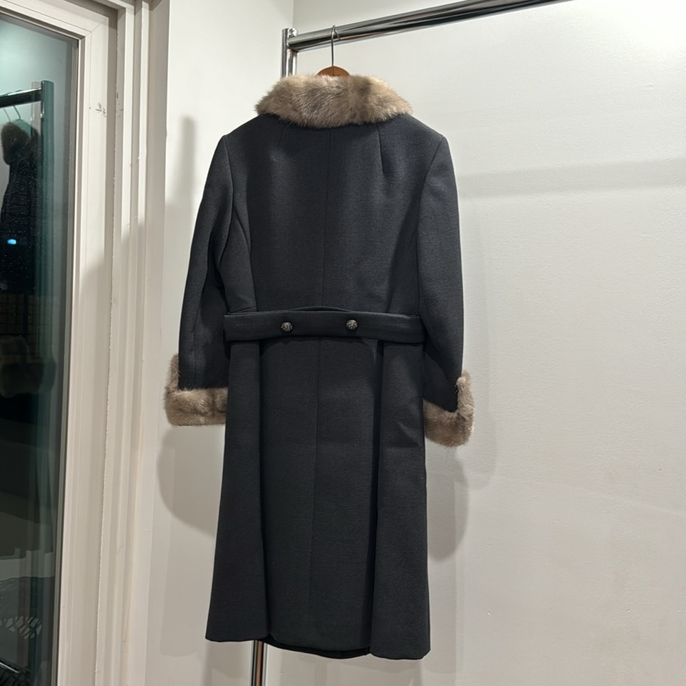 Vintage 1950’s grey wool & fur coat w/ rhinestone buttons SZ M. - Picture 7 of 8